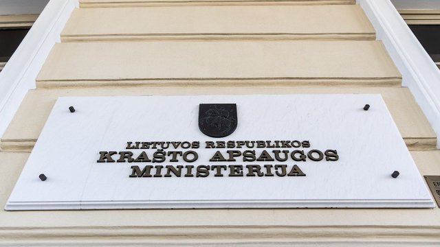 Garsūs atlikėjai, prabangi vieta ir išleisti 48 tūkst. – surengta KAM šventė: „Puota karo metu“