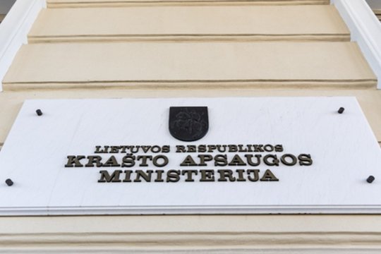 Garsūs atlikėjai, prabangi vieta ir išleisti 48 tūkst. – surengta KAM šventė: „Puota karo metu“