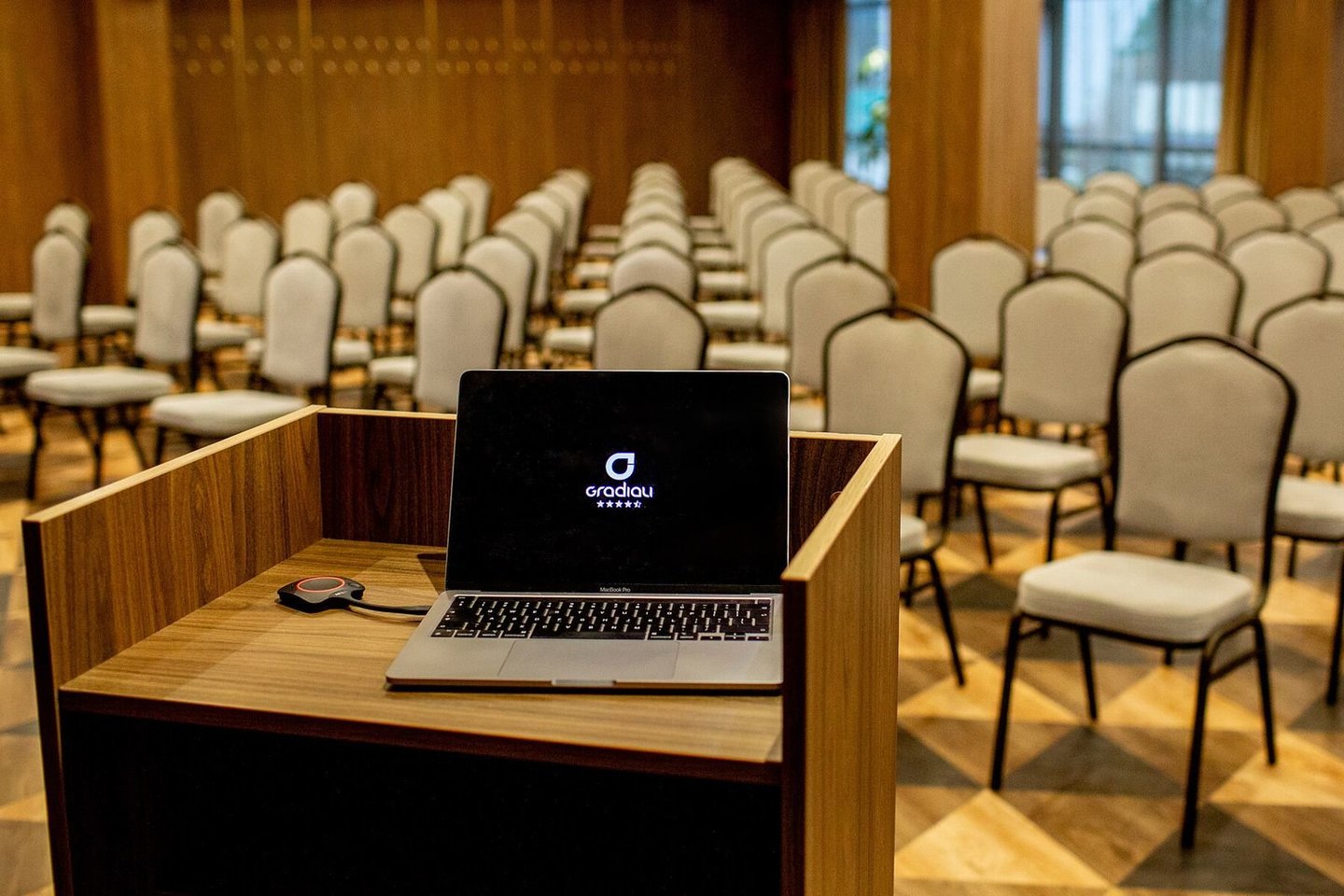 Viešbutis „Gradiali“ – idealus pasirinkimas ieškantiems įkvepiančios vietos konferencijoms, seminarams, mokymams ar verslo renginiams Palangoje.