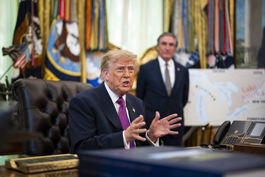 Po D. Trumpo akibrokšto prieš žurnalistus – Federalinis teisėjo nuosprendis: nurodė grąžinti prieigą
