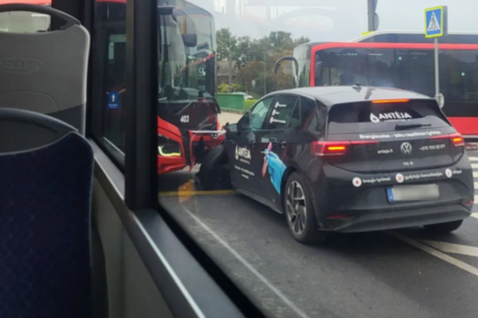 Netoli Kauno klinikų – susidūrimas: gali vėluoti viešasis transportas