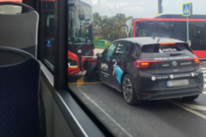 Netoli Kauno klinikų – susidūrimas: gali vėluoti viešasis transportas