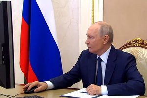 Kremliaus kuriozas: V. Putinas balsavo naudodamas amerikietišką „Dell“ su neaktyvuotais „Windows“