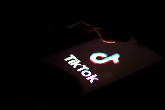 „TikTok“ Jungtinėje Karalystėje turės sumokėti 12,7 mln. svarų baudą