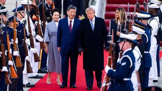Xi Jinpingui – raudonas kilimas ir D. Trumpo pasitikimas: daug dėmesio skirs prekybos nesutarimams