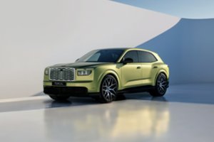 Madai neatsispyrė ir prabangių automobilių gamintojas: „Bentley“ pristatė naują modelį