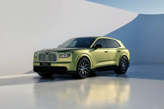 Madai neatsispyrė ir prabangių automobilių gamintojas: „Bentley“ pristatė naują modelį