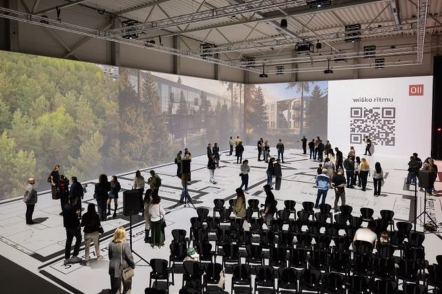 Kaune duris atvėrė „Lifesize Plans Lietuva“ – transformuojama erdvė, kurioje projektorių pagalba atvaizduojami vaizdai sukuria išskirtinę atmosferą.