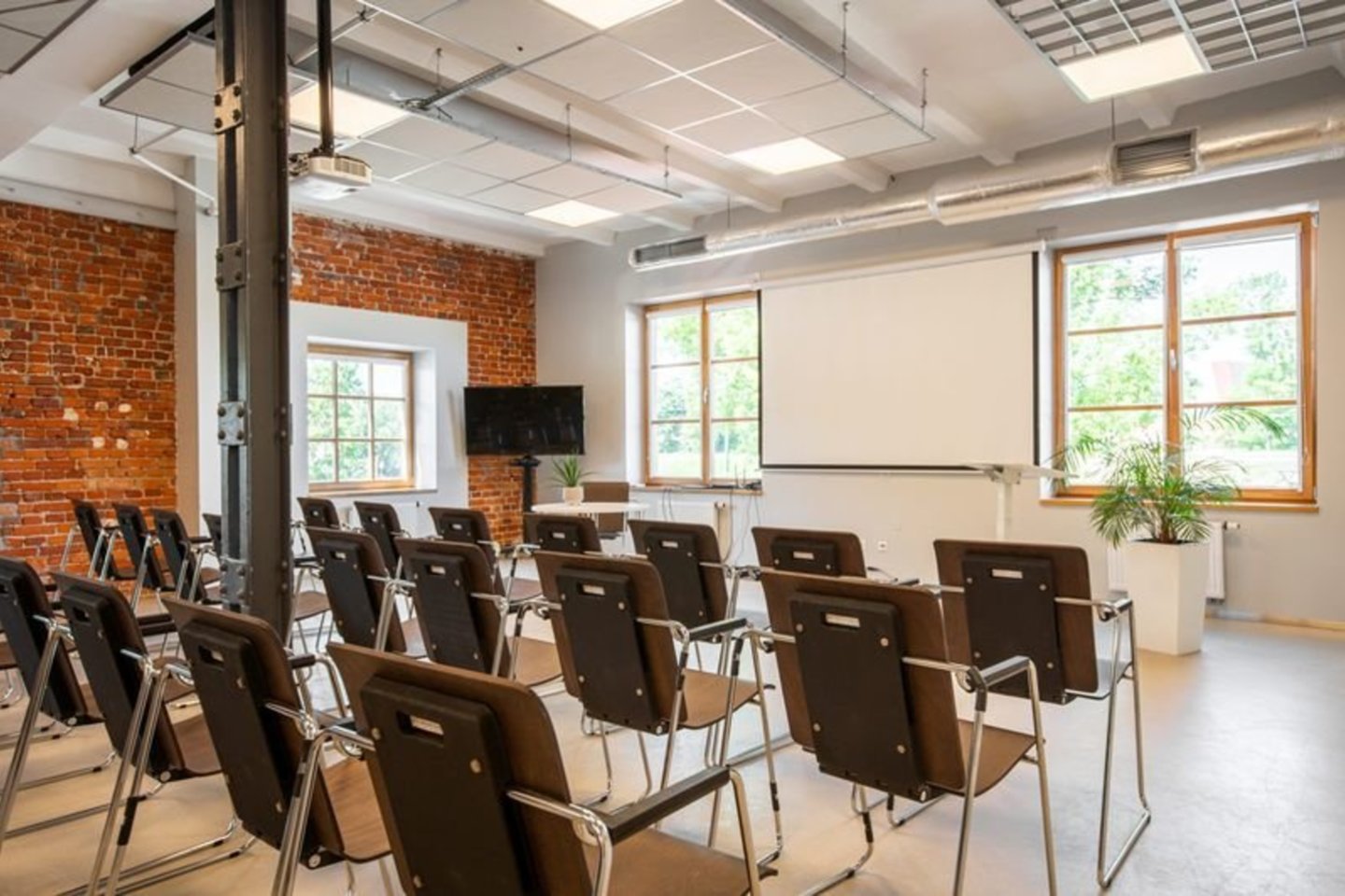 Autentiška industrinė architektūra, Klaipėdos istorija ir šiuolaikinės renginių galimybės – visa tai susitinka Kultūros fabrike.