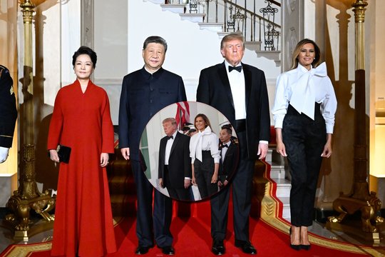 Melanios Trump vizitas pas Kinijos prezidentą sukėlė audrą: dėmesio centre – viena detalė