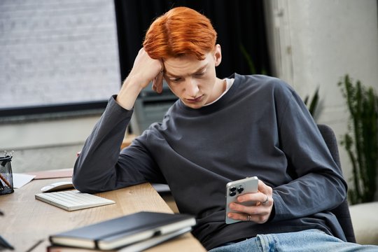 Skaitmeninis detoksas: psichologas įvardijo ženklus, kad metas padėti telefoną į šalį