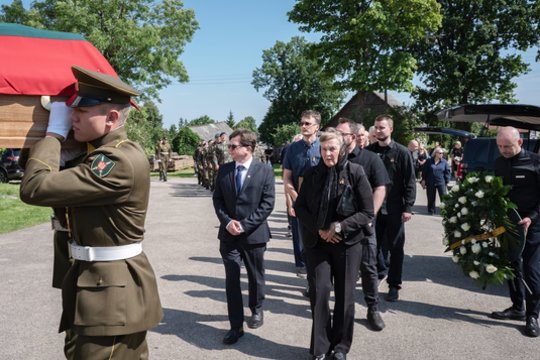 Šeima tiksliai žinojo vietą, kur buvo užkasti palaikai: mamai duotą pažadą Vida ištesėjo po 80 metų