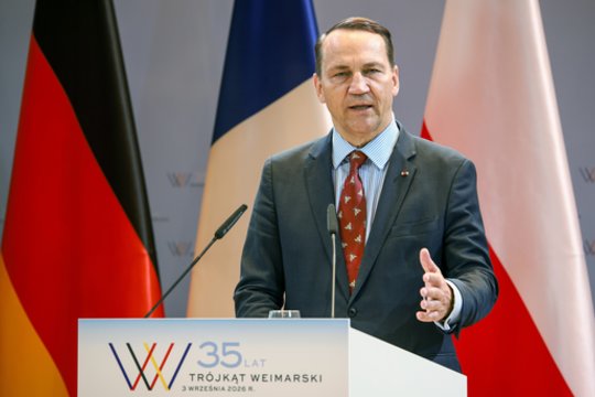 R. Sikorskis: sprendimas dėl naujos JAV karinės bazės Lenkijoje dar nepriimtas