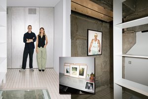Po pertraukos – naujas etapas: fotografas D. Ščiuka su sužadėtine Naujamiestyje atvėrė 4 aukštų galeriją