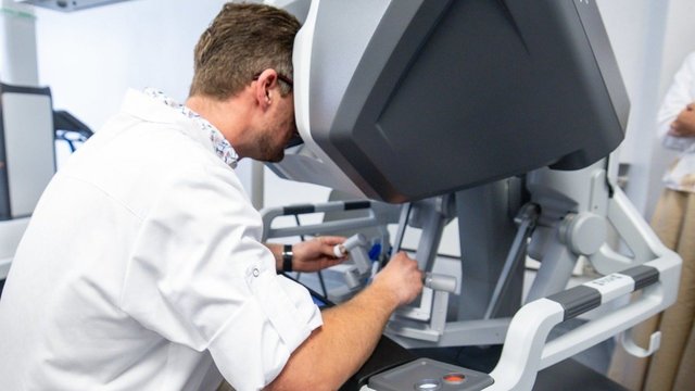 Kauno klinikos įdiegė pažangią chirurginę sistemą: tausoja ne tik pacientus