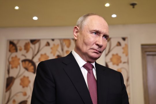 Karas Ukrainoje. Apie derybas prakalbo ir pats V. Putinas