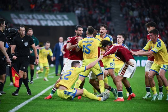Ukrainiečiai ir vengrai susimušė aikštėje – jas sukėlė „Liverpool“ žaidėjo elgesys