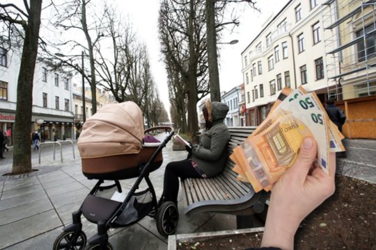 Dabartinę tvarką vadina finansine bauda šeimoms: siūlo naują išmoką