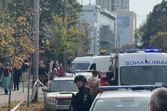 Rusijos smūgių banga Ukrainoje: smūgiai pasiekė ir gyvenamuosius namus