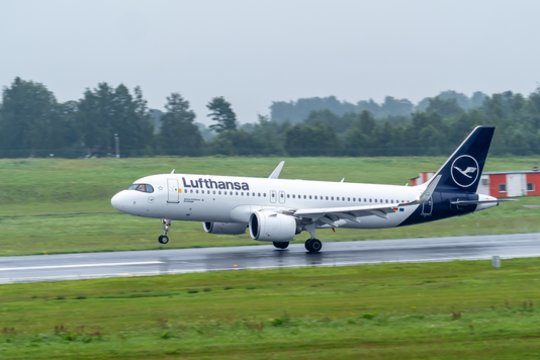 Incidentas: iš Frankfurto į Lisaboną skridęs lėktuvas turėjo leistis Prancūzijoje – užsidegė baterija