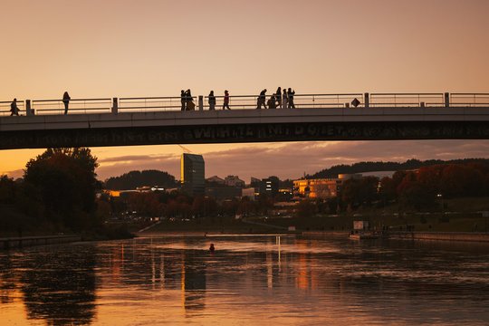 Savaitės orų prognozė: lepins saulė ir šiluma, bet kai kur dar gali užklysti debesys