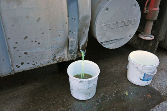 Sostinėje iš sunkvežimių pavogta 610 litrų degalų