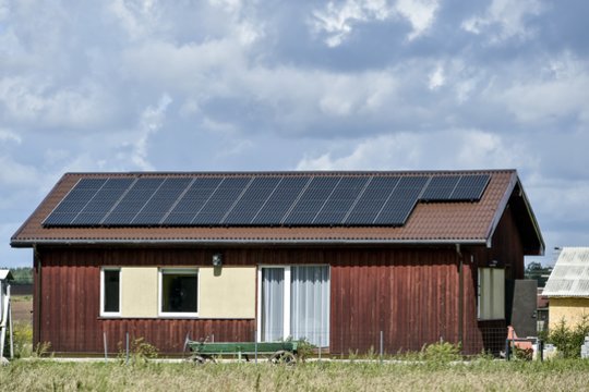 Ne tik saulės parkai: kokią grąžą Lietuvai jau šiandien kuria ES investicijos į energetiką?