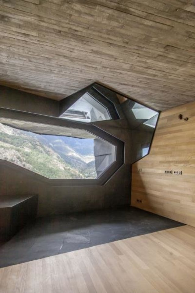 Iškirtinio komplekso architektas – Pritzkerio architektūros premijos laureatas J. Nouvelis, jam talkino ispanų architektų biuras „Ribas & Ribas Arquitectos“.<br>„Ateliers Jean Nouvel“ nuotr.