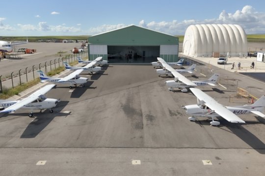 Ispanijoje lietuviai plečia savo įkurtą pilotų mokyklą: vienu metu galės mokytis 300 specialistų