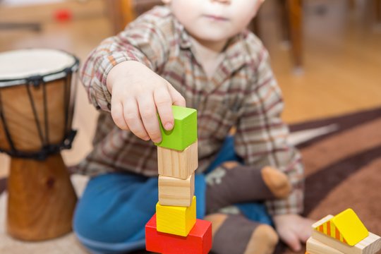 Žaidžia ar mokosi? Kodėl ankstyvasis ugdymas neatima vaikystės