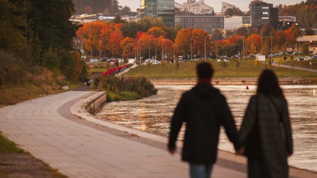Šiltesni orai sugrįžo kartu su krituliais: ką atneš prasidėjusi savaitė