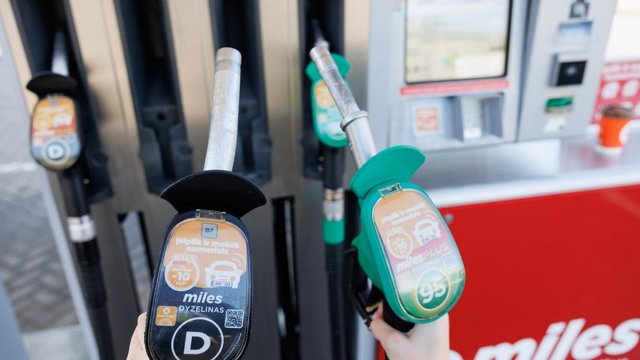 Ieško būdų stabdyti degalų kainas: štai ką siūlo