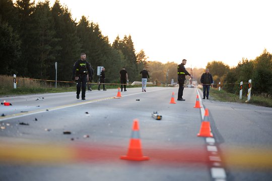 Vaizdai iš avarijos vietos: kelyje Vilnius – Trakai žuvo motociklininkas