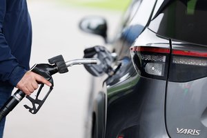 Mažiausiai 45 degalų korteles suklastojęs vyras degalinėse įsigijo degalų už daugiau kaip 44 tūkst. eurų