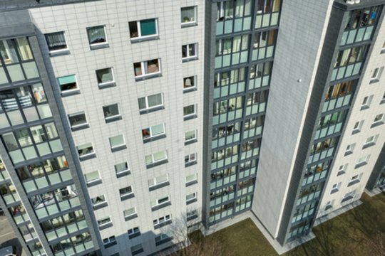 Keičiasi modernizacijos finansavimo modelis: panašiam daugiabučiui atnaujinti parama gali skirtis beveik 80 tūkst. eurų