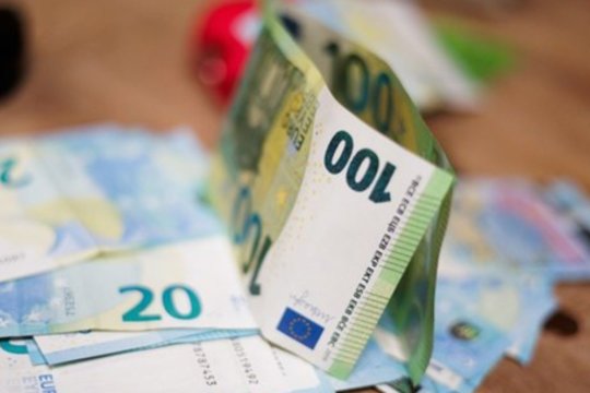 Pastebi, kad Vyriausybė įkliuvo į spąstus: pasirinko skolos didinimo kelią