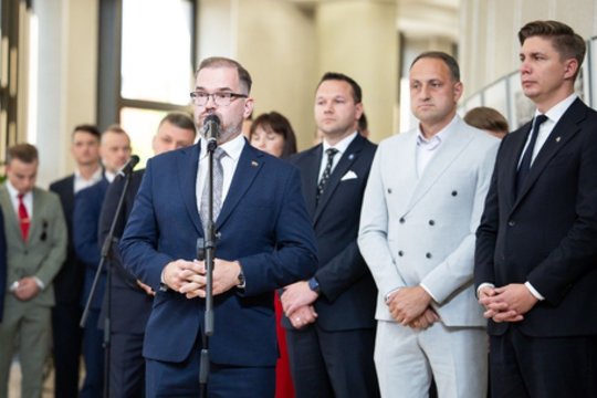 Dėl vakarėlių analitikas priminė J. Oleko auksinius šaukštus ir užsiminė apie klaidą: „Nuvertino“