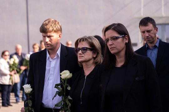 Į paskutinę kelionę išlydėtas Gintautas Kirkila-Klarkas: su ašaromis akyse – ir Laura Supranavičienė