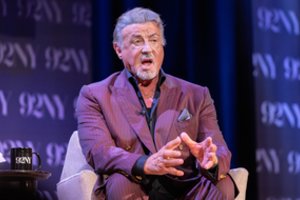 Sylvesteris Stallone prisipažino, kodėl nedalyvavo savo mamos laidotuvėse