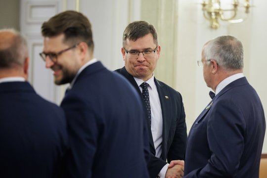Naujausiame partijų reitinge – ryškus rinkėjų smūgis „socdemams“