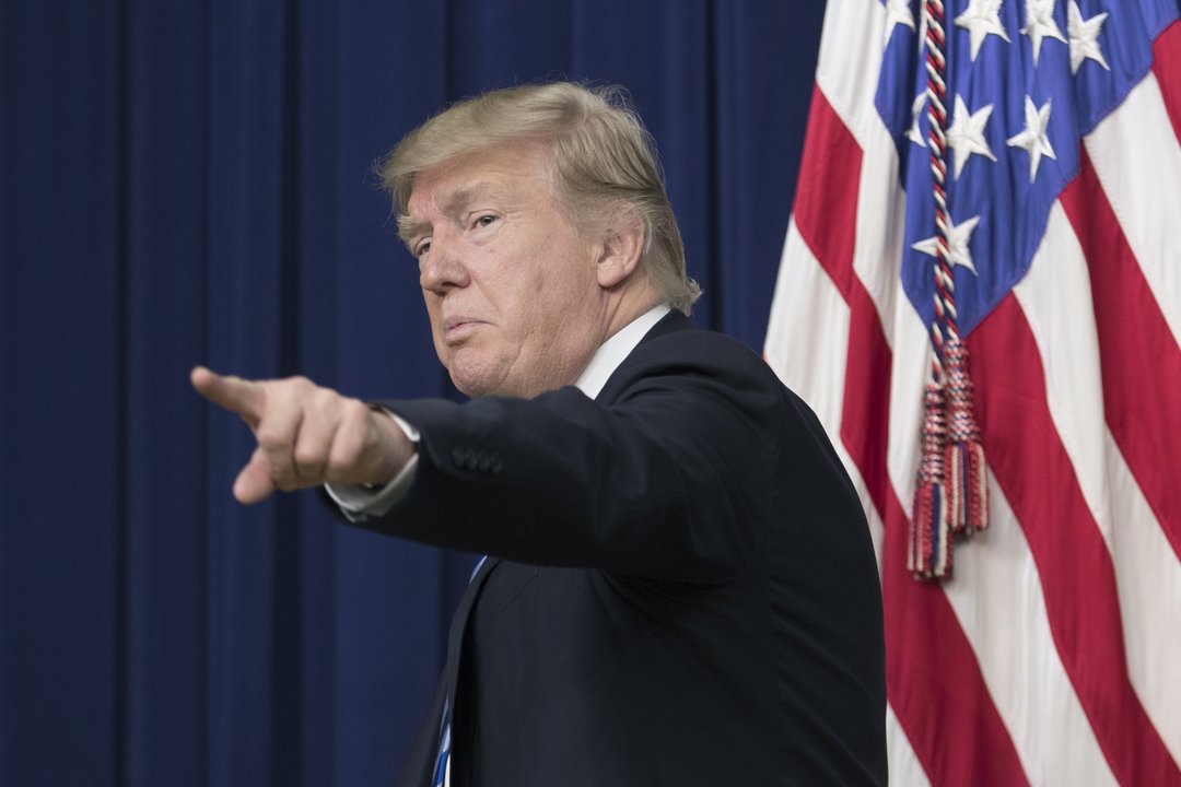 D. Trumpo teiginiams prieštaravęs DI robotas nustojo atsakinėti į kai kuriuos klausimus