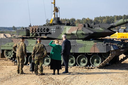 G. Nausėda apie „Leopard“ gamyklos statybas: investicijomis į gynybą Lietuva rodo kryptį visai NATO