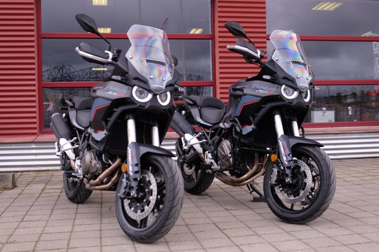 Dviejų kelioninių motociklų testas: kokios galios užtenka mieste ir užmiestyje?