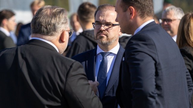 D. Gaižauskas, T. Martinaitis, M. Gedvilas: ar ministrui R. Kaunui limpa „auksinė barzda“?
