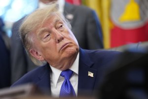 D. Trumpas žada „labai smarkiai“ smogti Iranui, jei paaiškės šio ryšys su išpuoliu „Flydubai“ lėktuve