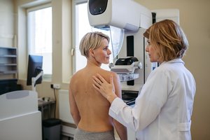 Šeimos gydytoja: reguliari krūtų patikra padeda aptikti vėžį, kai gydymas efektyviausias