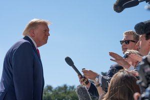 D. Trumpo grasinimų fone – kita problema
