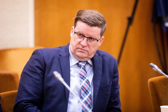 Santaros klinikos pateikė savo poziciją dėl L. Slušnio skandalo