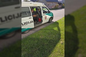 Paspirtuku važiavęs nepilnametis Garliavoje partrenkė pėsčiąją – moteris atsidūrė ligoninėje