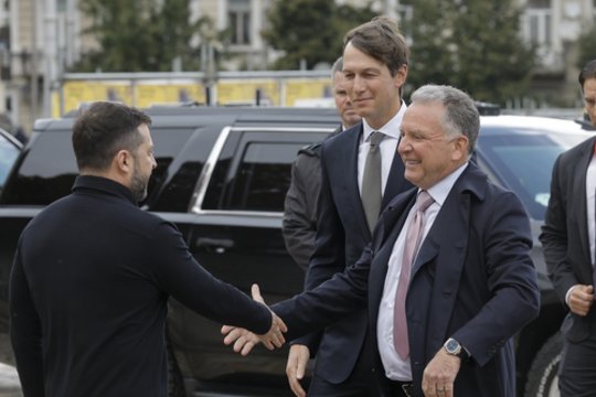 Karas Ukrainoje. Iš Kyjivo – aliarmas: Rusijos smūgiai „drasko sostinę“, vėl smogė į esminį tiltą